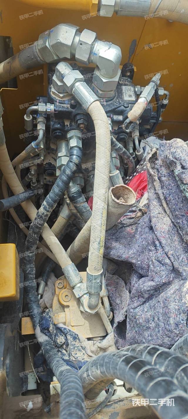 回转马达和主控阀（整机外观）