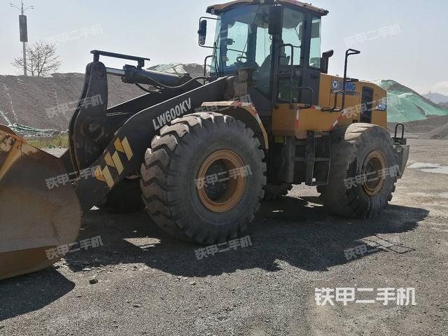 工作裝置整體(整機(jī)外觀及大件) 工作裝置整體(整機(jī)外觀及大件)