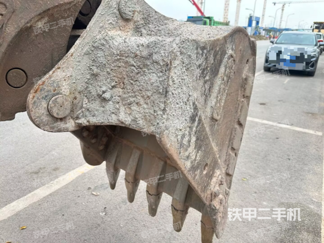 铲斗右后整体(工作和回转装置) 铲斗右后整体(工作和回转装置)