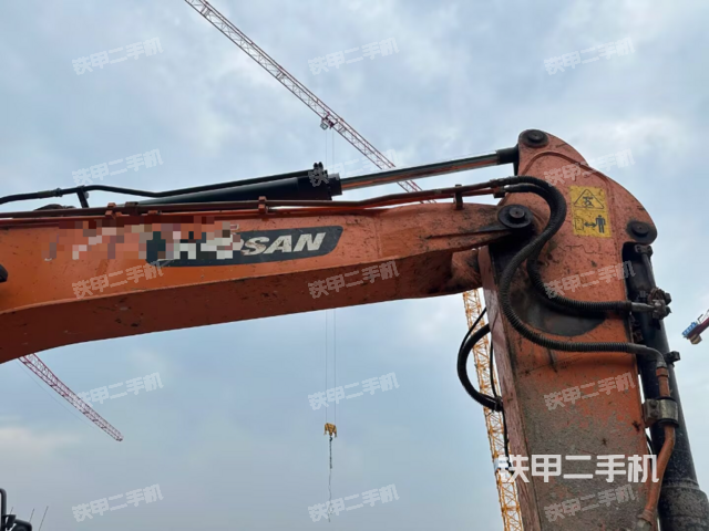 大臂整体 右侧(工作和回转装置) 大臂整体 右侧(工作和回转装置)