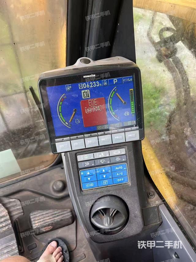 駕駛室整體(整機(jī)外觀) 駕駛室整體(整機(jī)外觀)