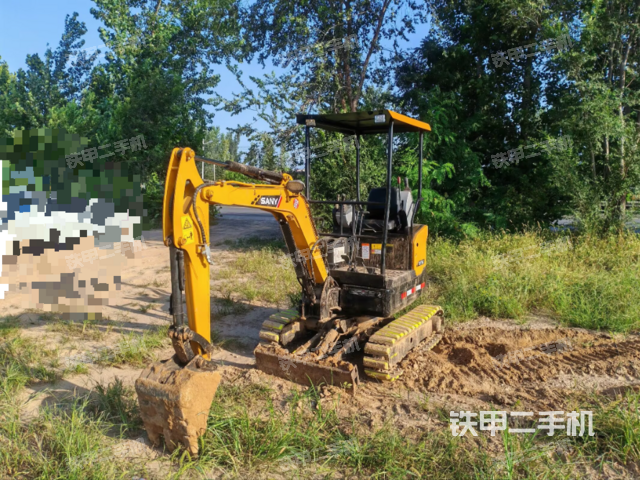 駕駛室整體(整機(jī)外觀) 駕駛室整體(整機(jī)外觀)