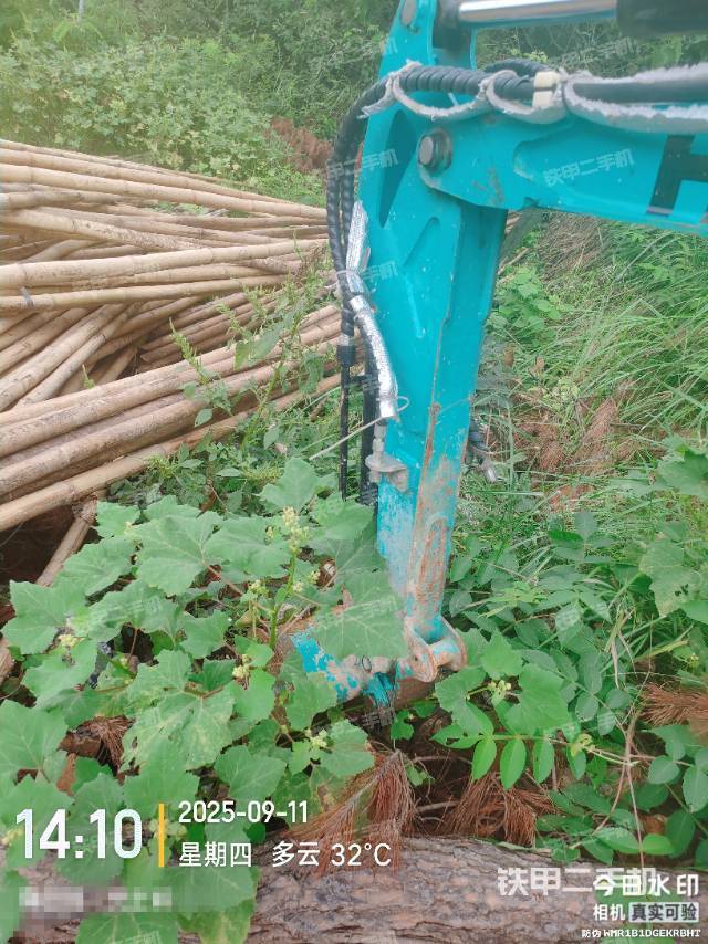 駕駛室頂部(整機外觀) 駕駛室頂部(整機外觀)