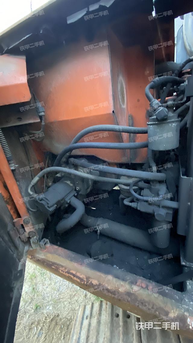 液壓泵艙室正面整體(整機(jī)外觀) 液壓泵艙室正面整體(整機(jī)外觀)