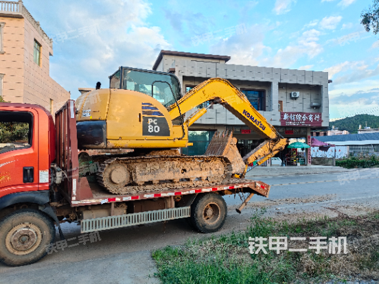 驾驶室整体(整机外观) 驾驶室整体(整机外观)