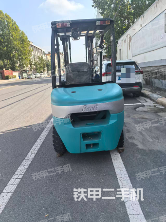 整機(jī)右后45°(設(shè)備外觀及核心部件) 整機(jī)右后45°(設(shè)備外觀及核心部件)