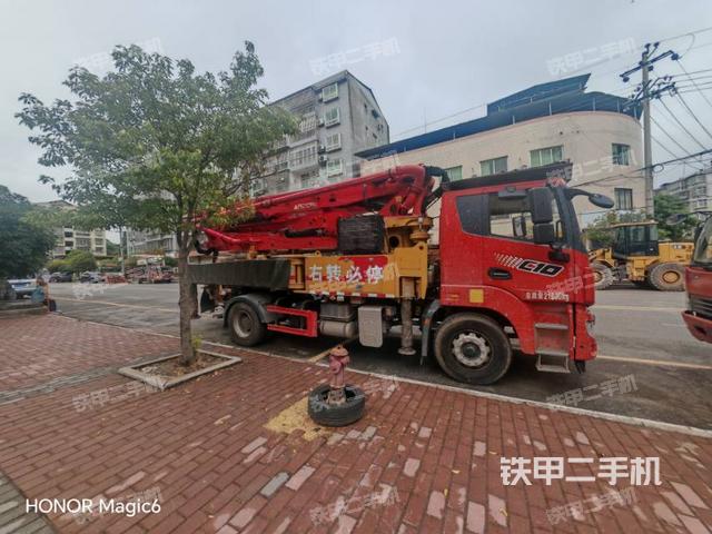 整機右側（設備外觀及核心部件）