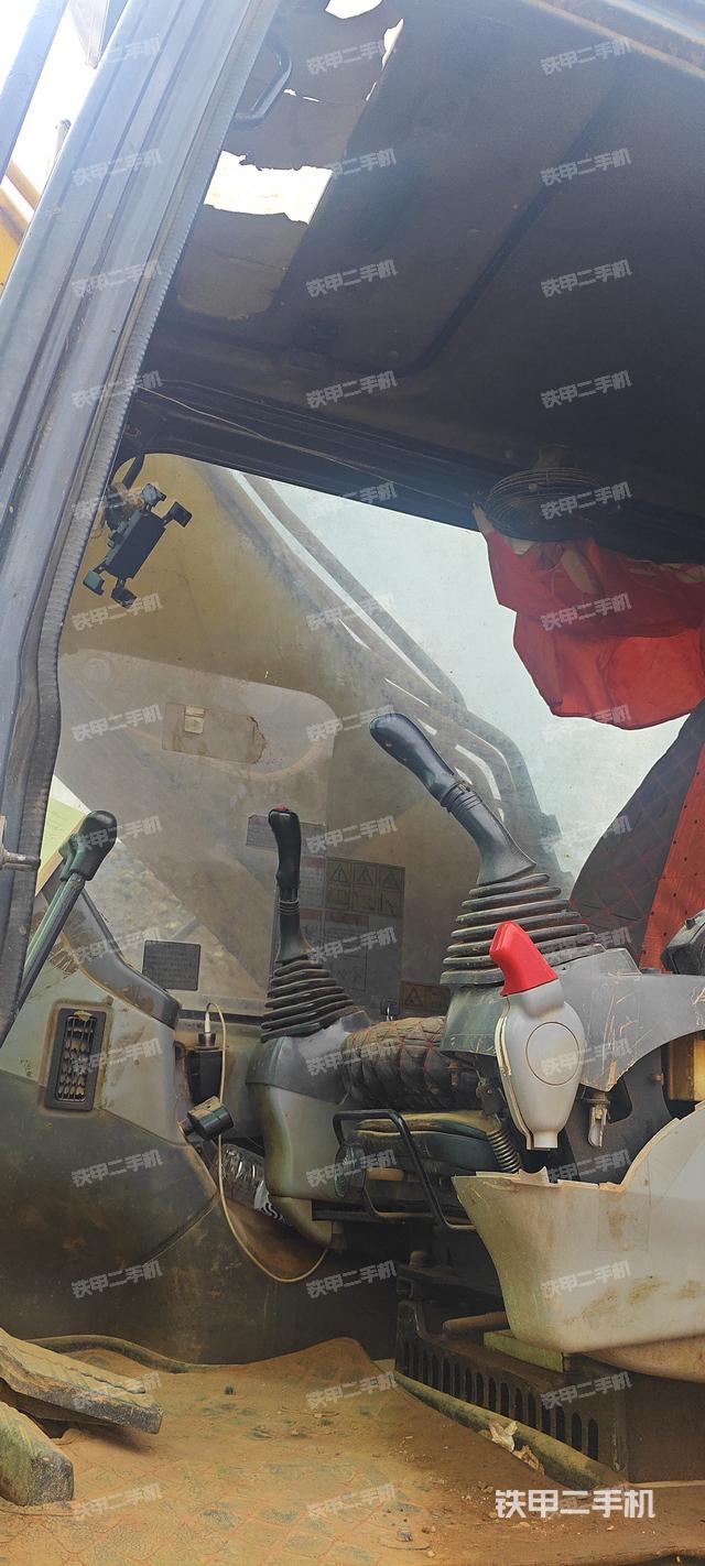 驾驶室整体(整机外观) 驾驶室整体(整机外观)