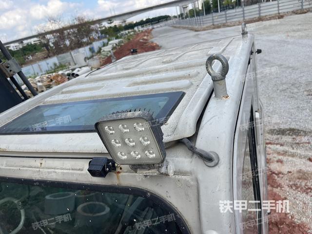 驾驶室顶部(整机外观) 驾驶室顶部(整机外观)