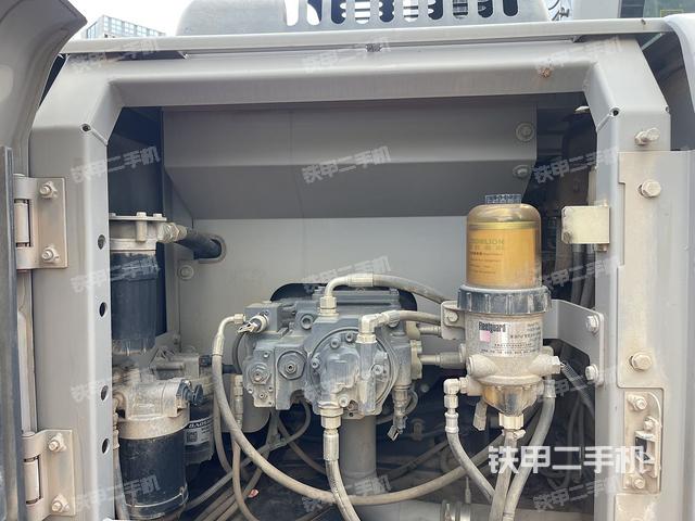 液压泵舱室正面整体(整机外观) 液压泵舱室正面整体(整机外观)