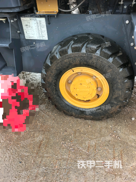 前車架正右側(cè)（壓路機(jī)前后車架）