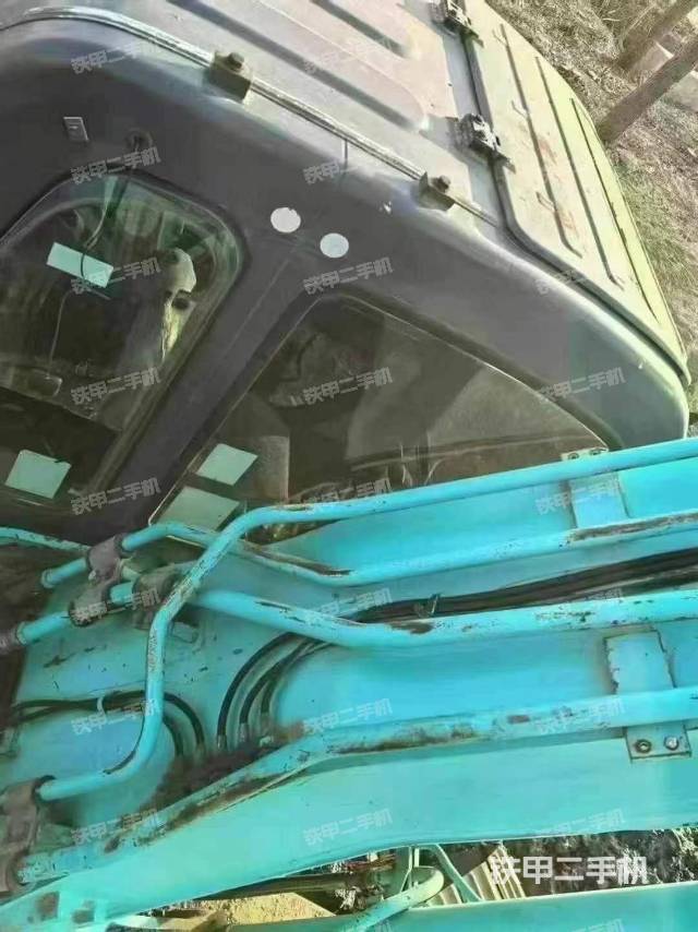 驾驶室顶部(整机外观) 驾驶室顶部(整机外观)