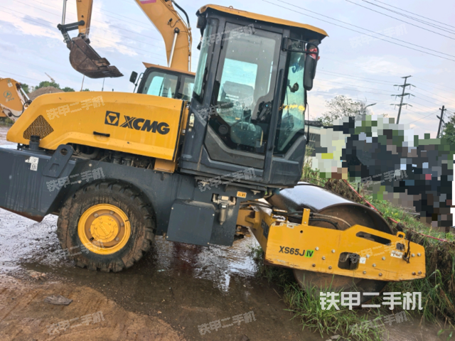 右前45°（壓路機(jī)整機(jī)外觀）