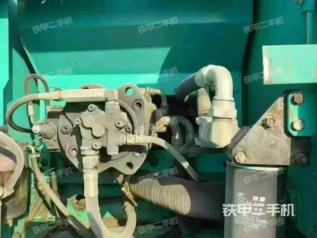 液压泵舱室正面整体(整机外观) 液压泵舱室正面整体(整机外观)