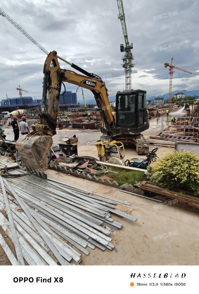 駕駛室頂部(整機(jī)外觀) 駕駛室頂部(整機(jī)外觀)