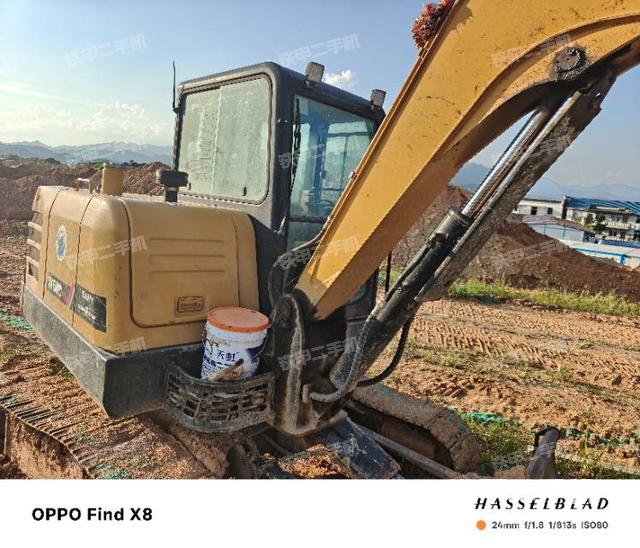 液壓泵艙室正面整體(整機(jī)外觀) 液壓泵艙室正面整體(整機(jī)外觀)