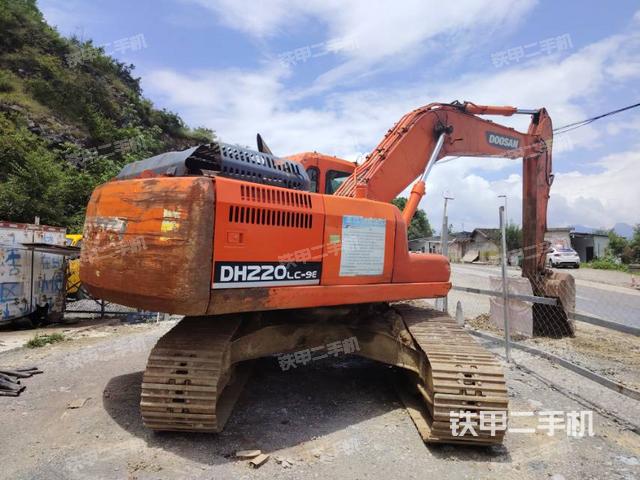 整機(jī)右后45°(整機(jī)外觀) 整機(jī)右后45°(整機(jī)外觀)