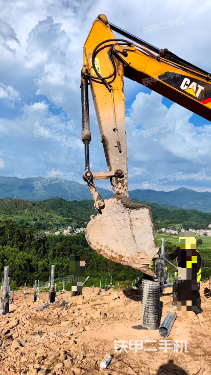 小臂整体左后(工作和回转装置) 小臂整体左后(工作和回转装置)