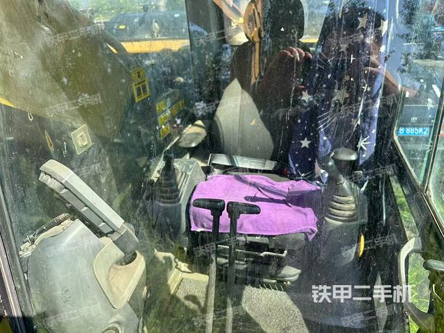 駕駛室整體(整機外觀) 駕駛室整體(整機外觀)