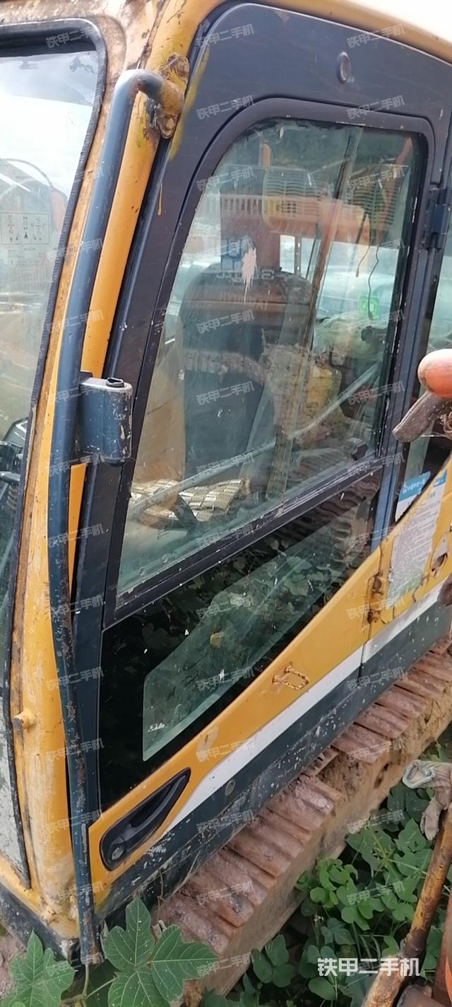 駕駛室整體（整機外觀）