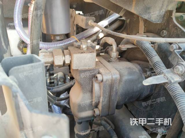 液壓泵艙室正面整體（整機(jī)外觀）