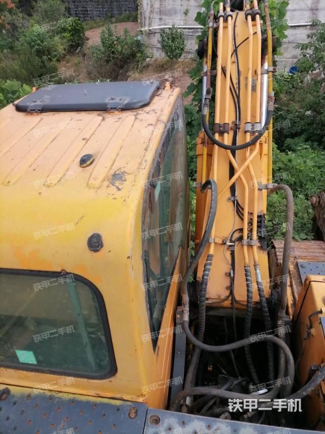 駕駛室頂部（整機外觀）