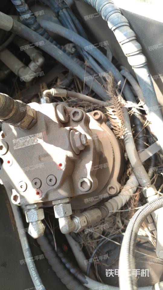 回轉(zhuǎn)馬達(dá)和主控閥（整機(jī)外觀）