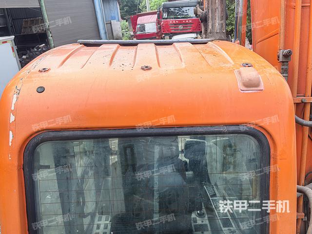 驾驶室顶部（整机外观）