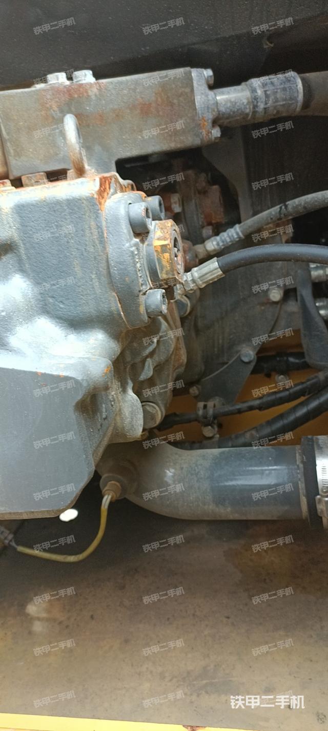 液壓泵艙室正面整體(整機(jī)外觀) 液壓泵艙室正面整體(整機(jī)外觀)