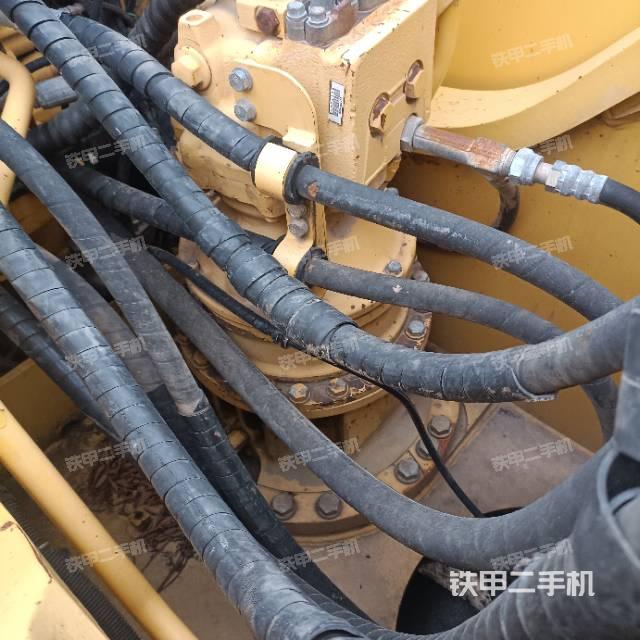 回轉(zhuǎn)馬達(dá)和主控閥(整機(jī)外觀) 回轉(zhuǎn)馬達(dá)和主控閥(整機(jī)外觀)