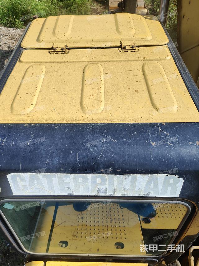 驾驶室顶部（整机外观）