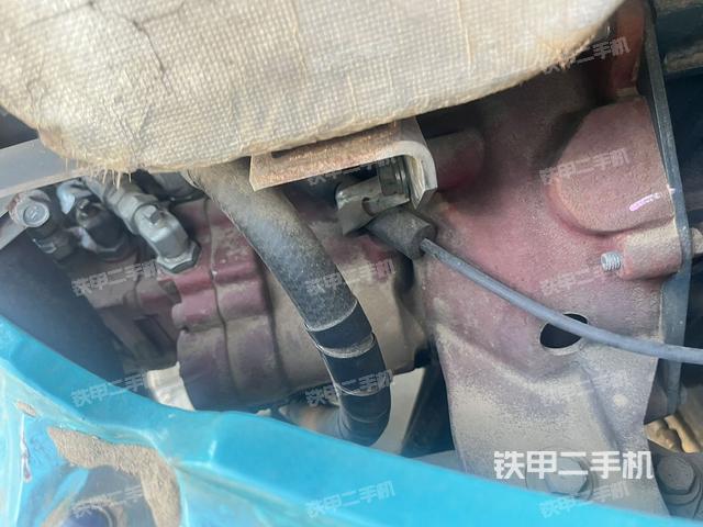 液压泵舱室正面整体（整机外观）