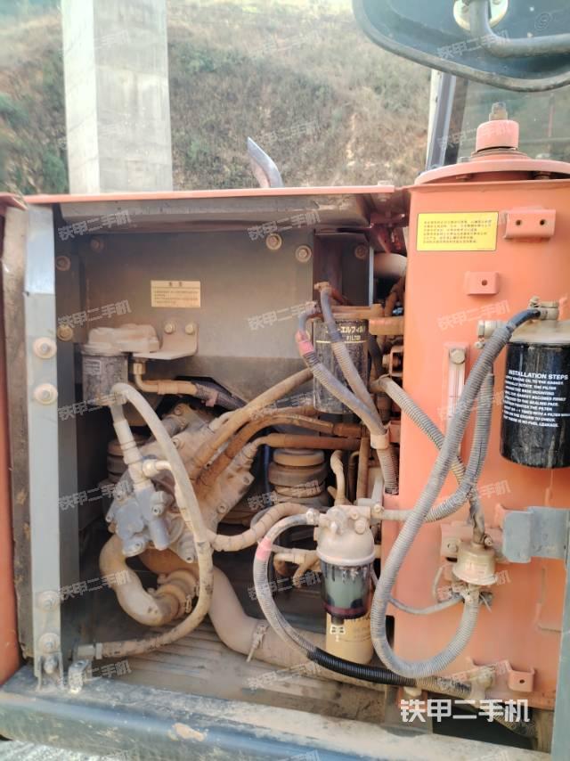 液压泵舱室正面整体（整机外观）