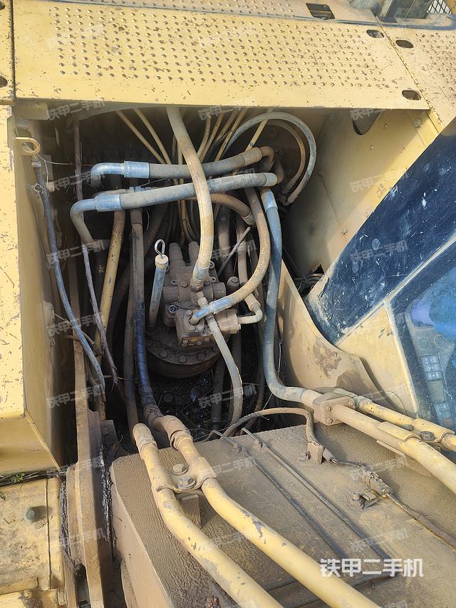 回转马达和主控阀（整机外观）