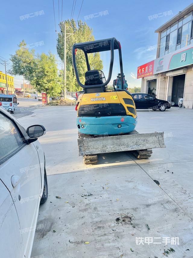 驾驶室顶部（整机外观）