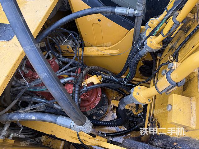 回转马达和主控阀（整机外观）