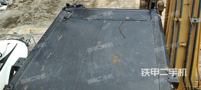 驾驶室顶部（整机外观）