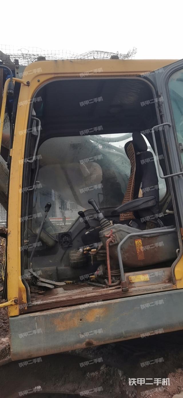 駕駛室整體（整機(jī)外觀）