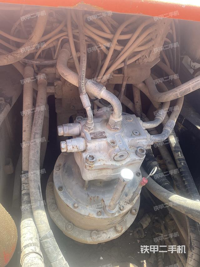 回轉(zhuǎn)馬達和主控閥（整機外觀）