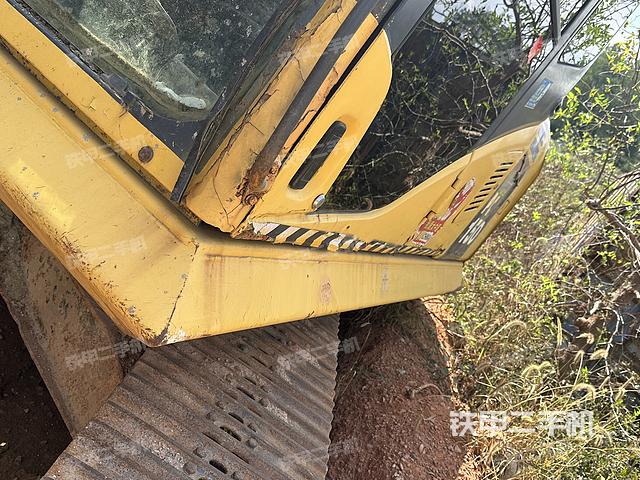 驾驶室整体(整机外观) 驾驶室整体(整机外观)