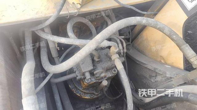 回转马达和主控阀（整机外观）