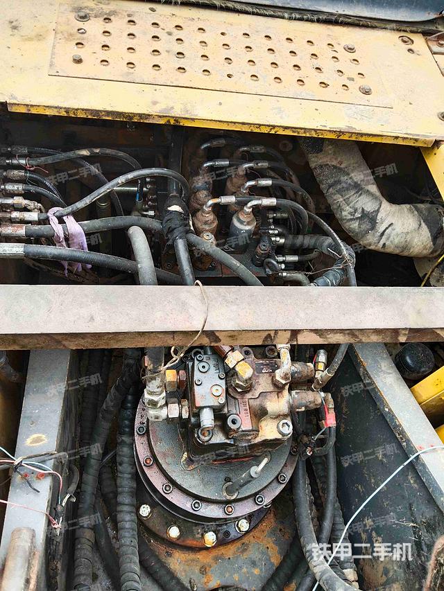 驾驶室顶部（整机外观）