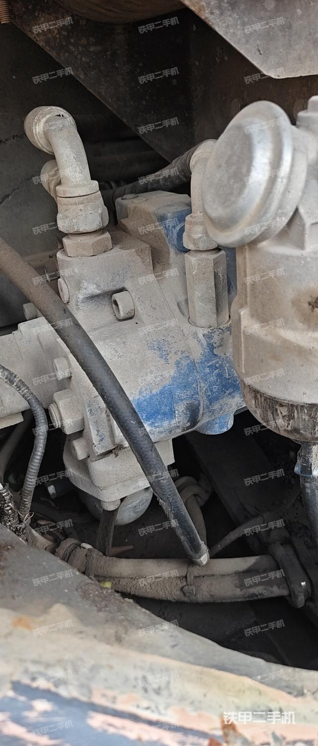 液压泵舱室正面整体（整机外观）