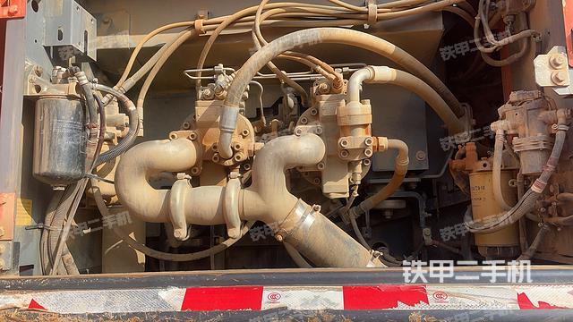 液压泵舱室正面整体(整机外观) 液压泵舱室正面整体(整机外观)