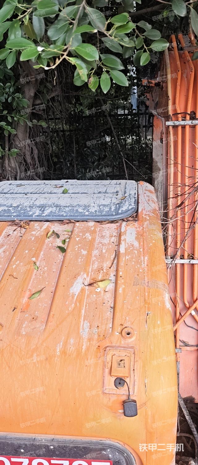 驾驶室顶部（整机外观）