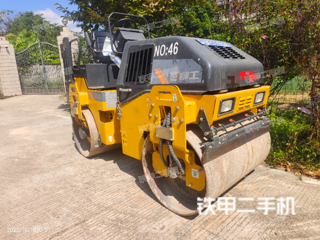 柳工CLG6032E双驱双振压路机实拍图片