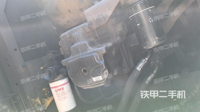 液压泵舱室正面整体（整机外观）