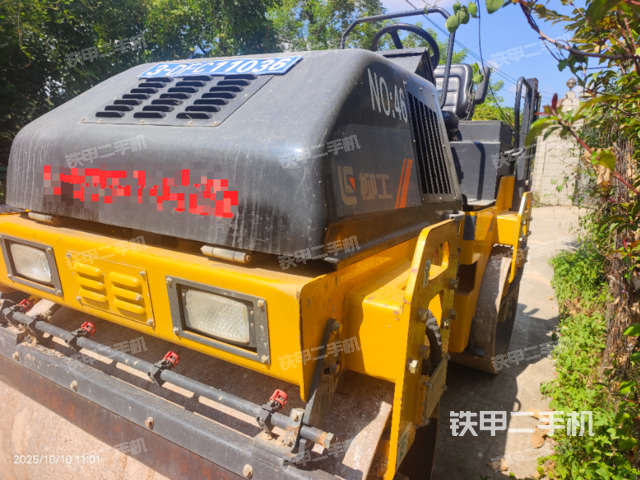 整机右侧（设备外观及核心部件）