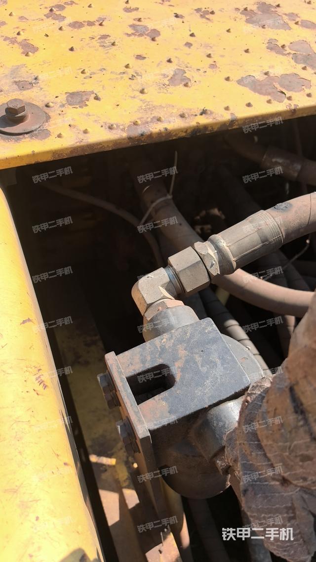 回转马达和主控阀（整机外观）