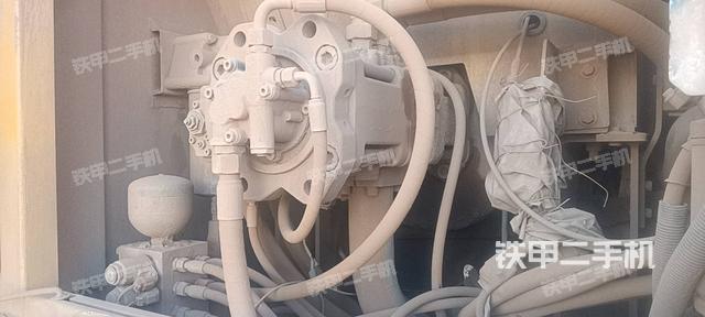 液压泵舱室正面整体(整机外观) 液压泵舱室正面整体(整机外观)